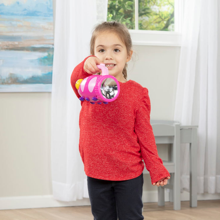 Trixie-Flashlight-006336-1-Kid-Lifestyle_84ae370f-680b-42a6-8257-48ce808dd281.jpg
